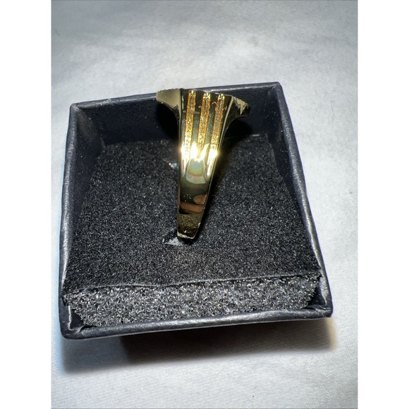 18k Gold Plates "M or W" Ring Size 8 Ladies - Picture 2 of 4